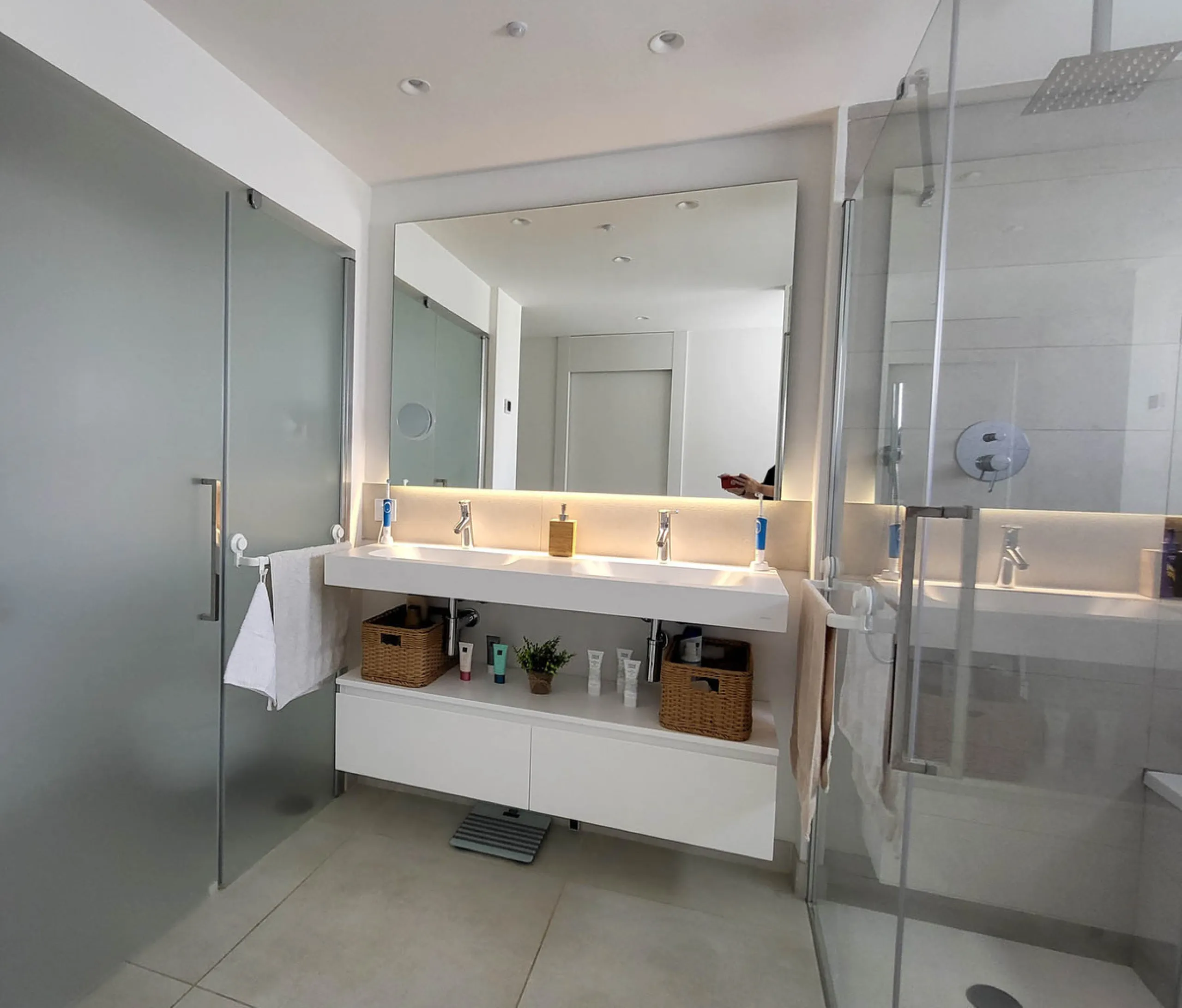 Experience the "Wow" Factor. From the moment you step into this luxurious 3-bedroom apartment, you are greeted by an immediate sense of openness, sophistication, and tranquility. The seamless blend of spacious design and natural light creates a "wow" fact
