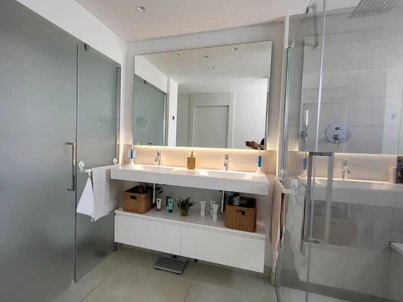 Experience the "Wow" Factor. From the moment you step into this luxurious 3-bedroom apartment, you are greeted by an immediate sense of openness, sophistication, and tranquility. The seamless blend of spacious design and natural light creates a "wow" fact