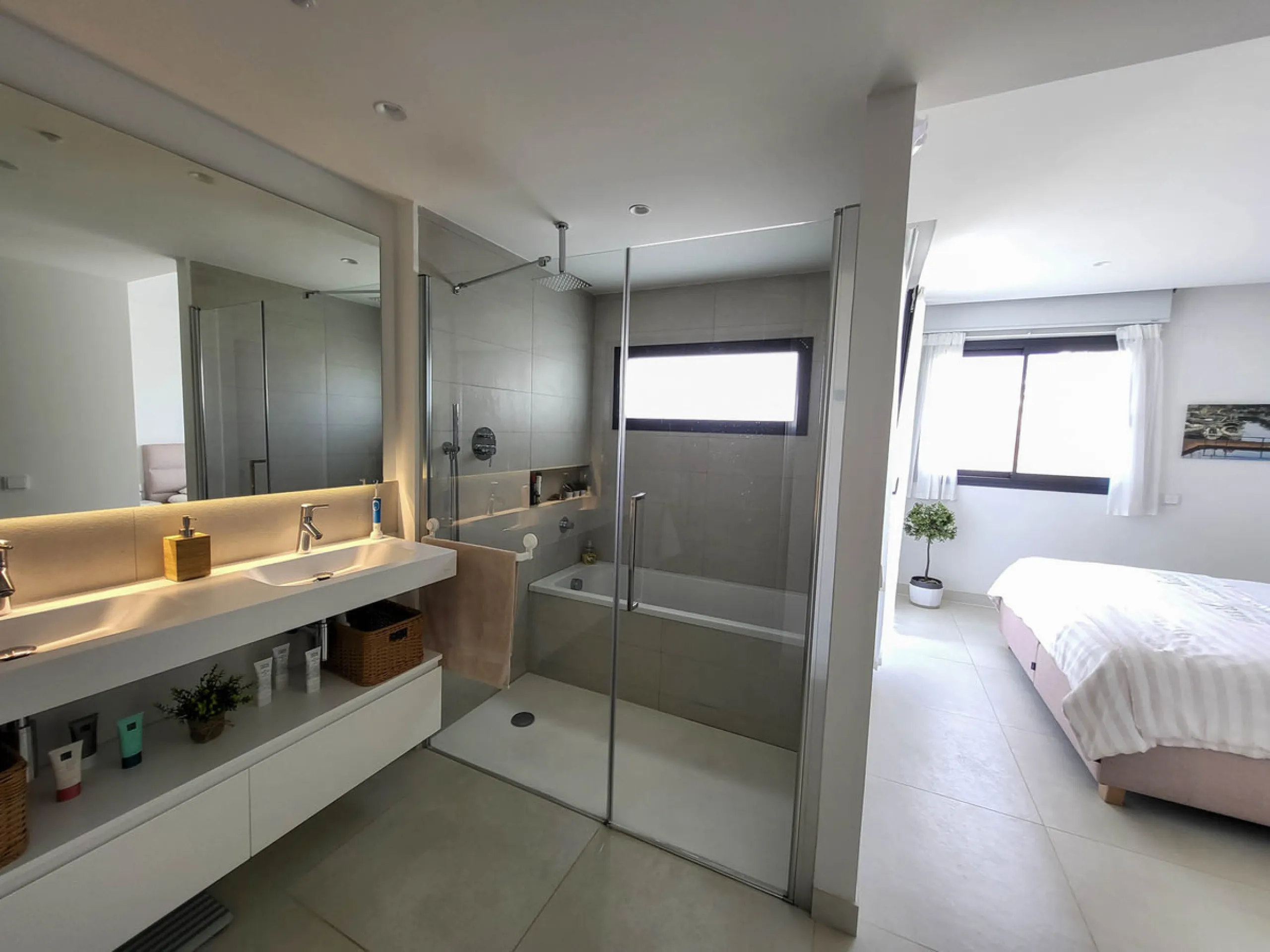 Experience the "Wow" Factor. From the moment you step into this luxurious 3-bedroom apartment, you are greeted by an immediate sense of openness, sophistication, and tranquility. The seamless blend of spacious design and natural light creates a "wow" fact