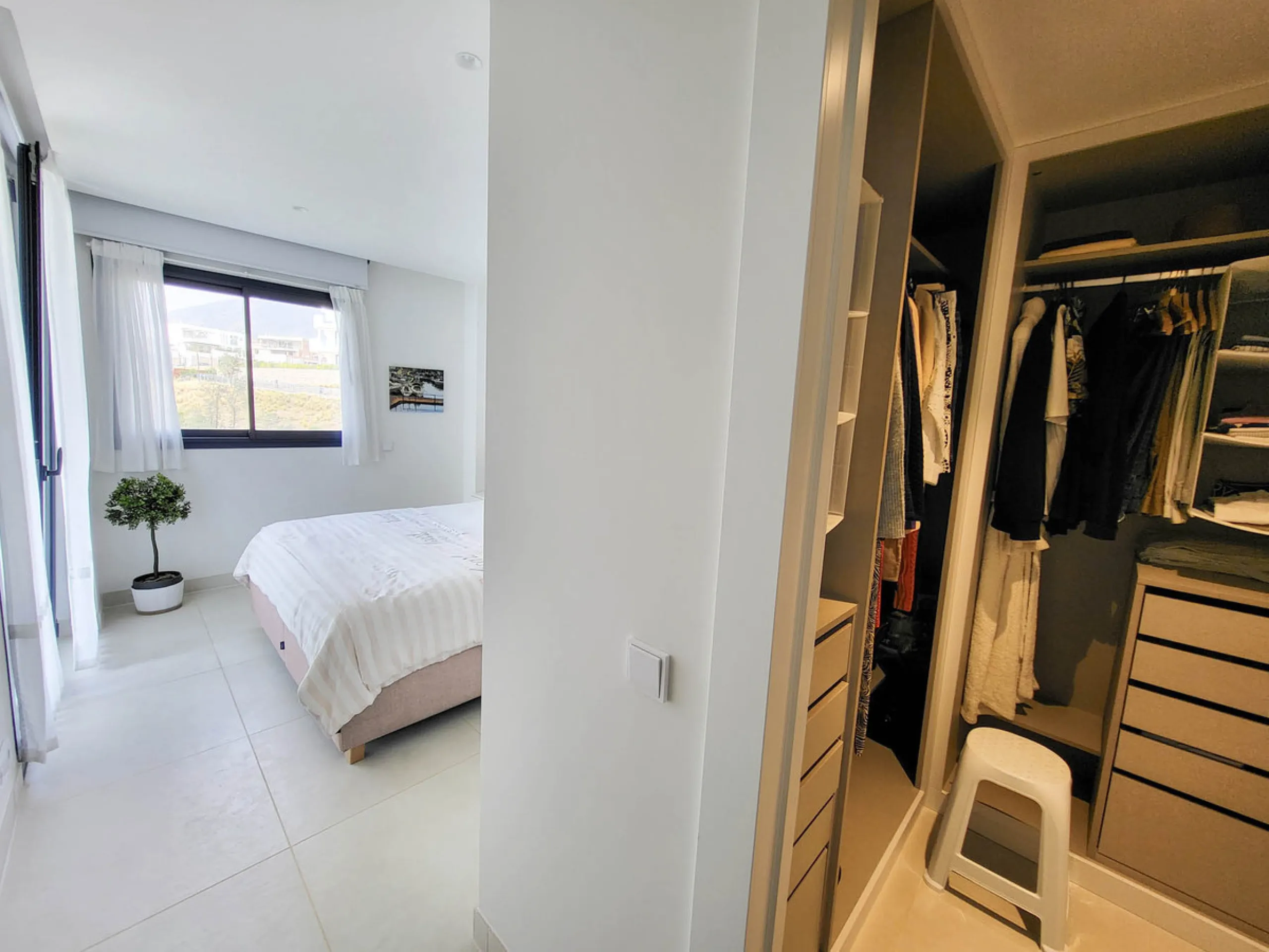 Experience the "Wow" Factor. From the moment you step into this luxurious 3-bedroom apartment, you are greeted by an immediate sense of openness, sophistication, and tranquility. The seamless blend of spacious design and natural light creates a "wow" fact
