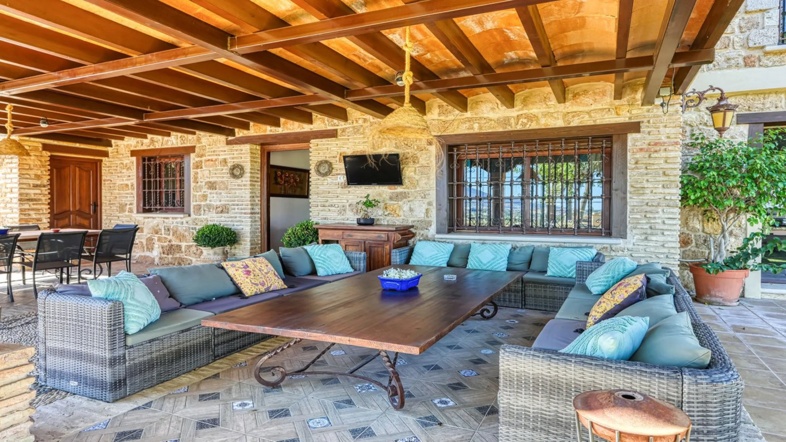 House - Finca - Cortijo в продаже в Alhaurín de la Torre, Málaga. В доме 8 спален и 6 ванных комнат. Площадь дома 659 м². Площадь участка 4613 м²