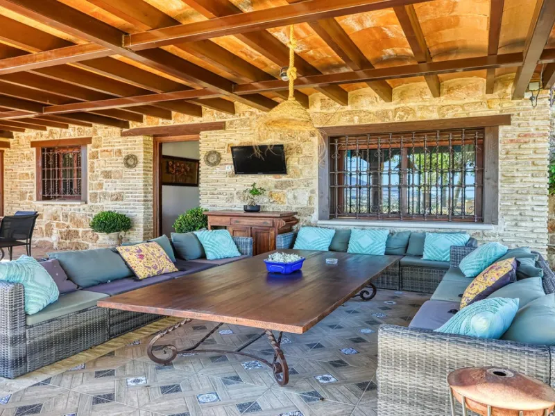 House - Finca - Cortijo в продаже в Alhaurín de la Torre, Málaga. В доме 8 спален и 6 ванных комнат. Площадь дома 659 м². Площадь участка 4613 м²