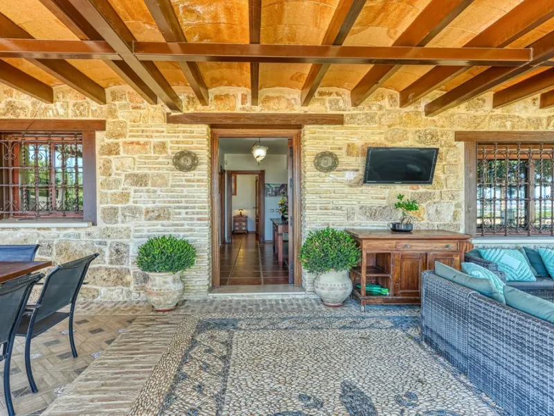 House - Finca - Cortijo в продаже в Alhaurín de la Torre, Málaga. В доме 8 спален и 6 ванных комнат. Площадь дома 659 м². Площадь участка 4613 м²