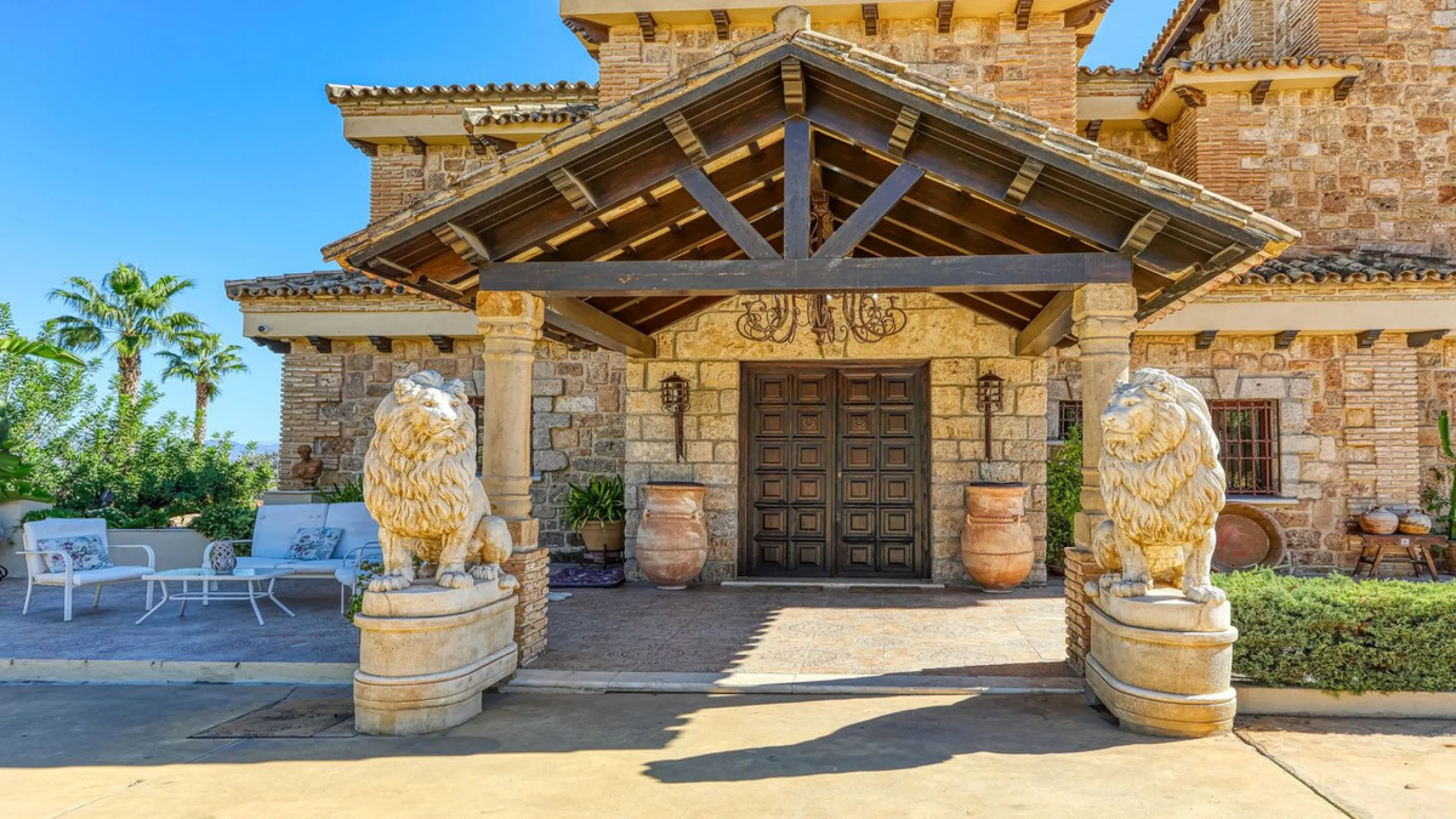 House - Finca - Cortijo в продаже в Alhaurín de la Torre, Málaga. В доме 8 спален и 6 ванных комнат. Площадь дома 659 м². Площадь участка 4613 м²