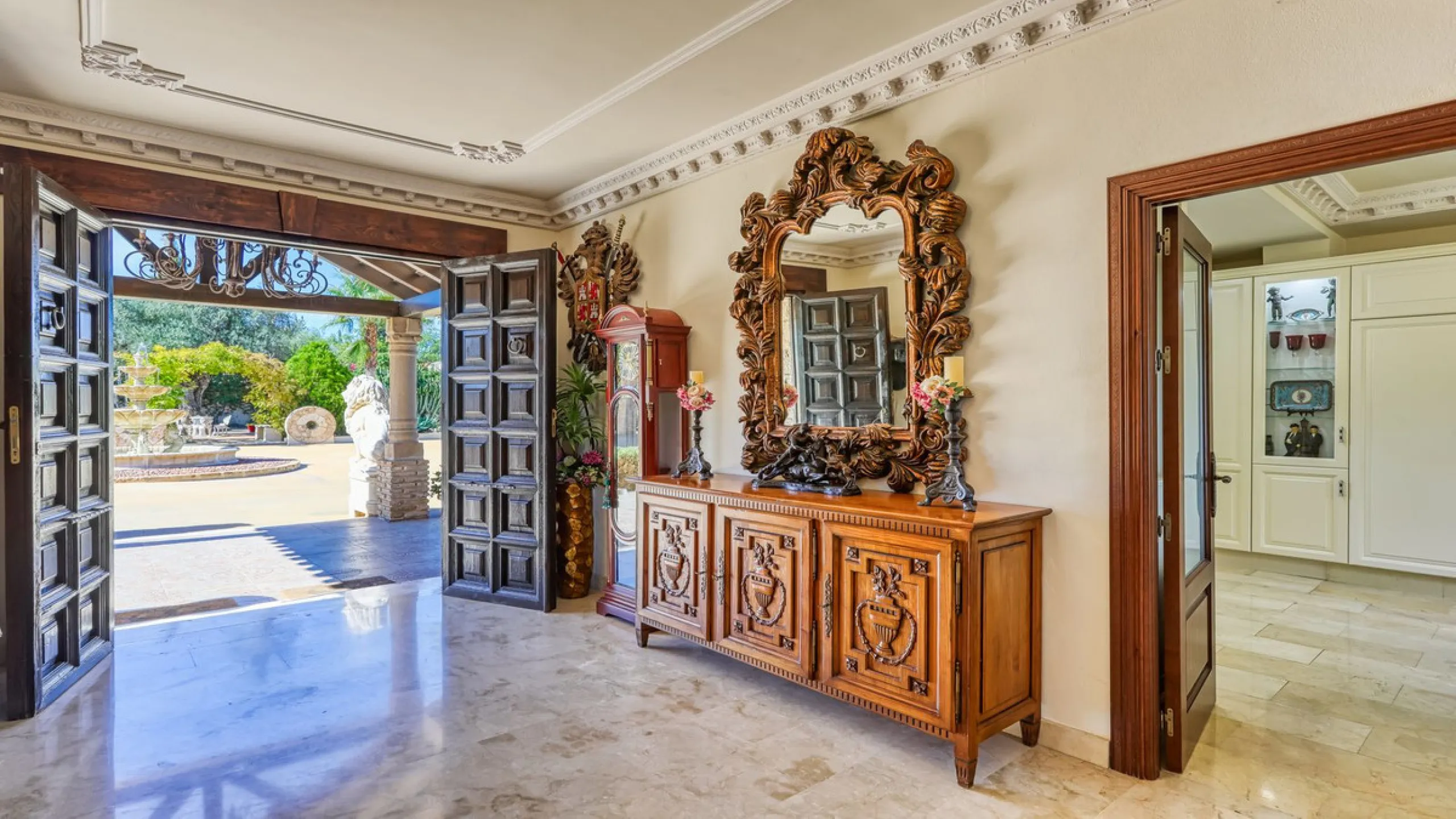 House - Finca - Cortijo в продаже в Alhaurín de la Torre, Málaga. В доме 8 спален и 6 ванных комнат. Площадь дома 659 м². Площадь участка 4613 м²