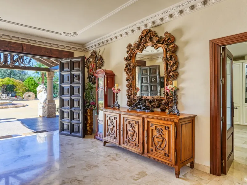 House - Finca - Cortijo в продаже в Alhaurín de la Torre, Málaga. В доме 8 спален и 6 ванных комнат. Площадь дома 659 м². Площадь участка 4613 м²