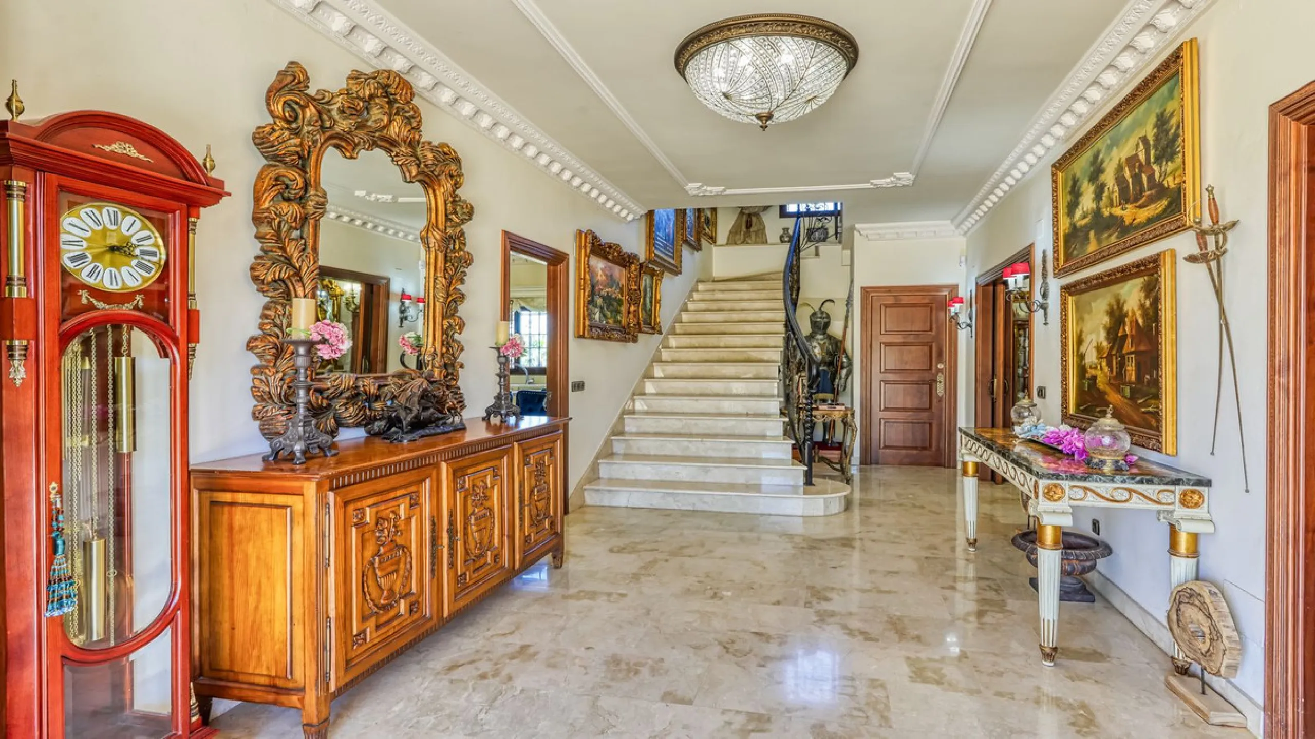 House - Finca - Cortijo в продаже в Alhaurín de la Torre, Málaga. В доме 8 спален и 6 ванных комнат. Площадь дома 659 м². Площадь участка 4613 м²