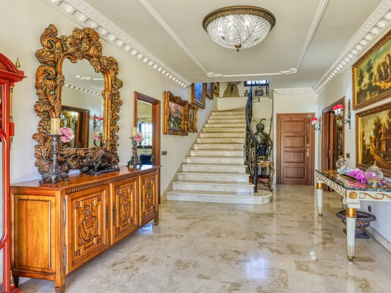 House - Finca - Cortijo в продаже в Alhaurín de la Torre, Málaga. В доме 8 спален и 6 ванных комнат. Площадь дома 659 м². Площадь участка 4613 м²