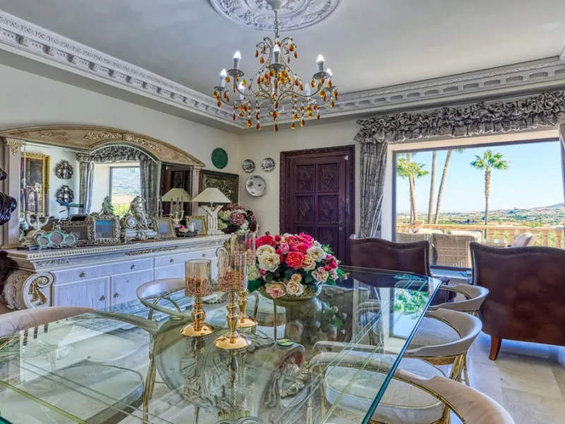 House - Finca - Cortijo в продаже в Alhaurín de la Torre, Málaga. В доме 8 спален и 6 ванных комнат. Площадь дома 659 м². Площадь участка 4613 м²