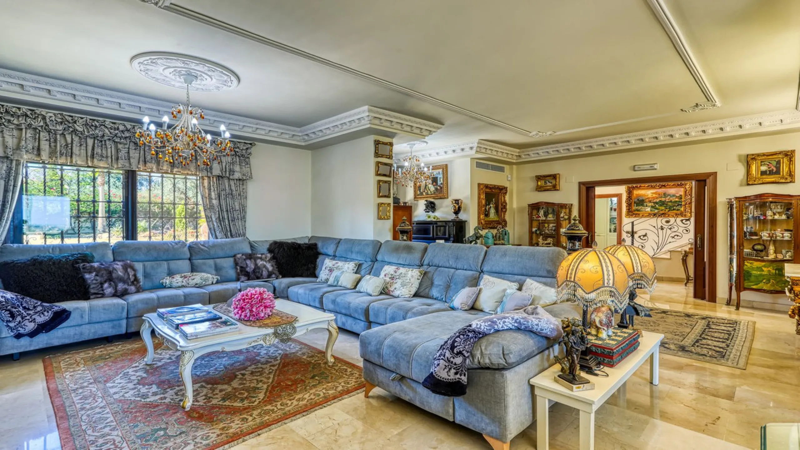 House - Finca - Cortijo в продаже в Alhaurín de la Torre, Málaga. В доме 8 спален и 6 ванных комнат. Площадь дома 659 м². Площадь участка 4613 м²
