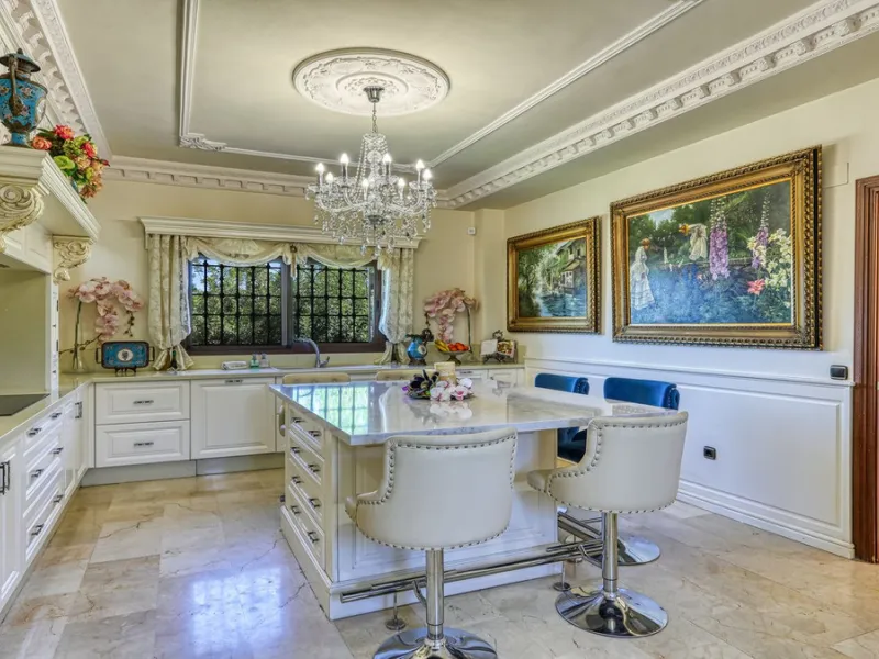 House - Finca - Cortijo в продаже в Alhaurín de la Torre, Málaga. В доме 8 спален и 6 ванных комнат. Площадь дома 659 м². Площадь участка 4613 м²