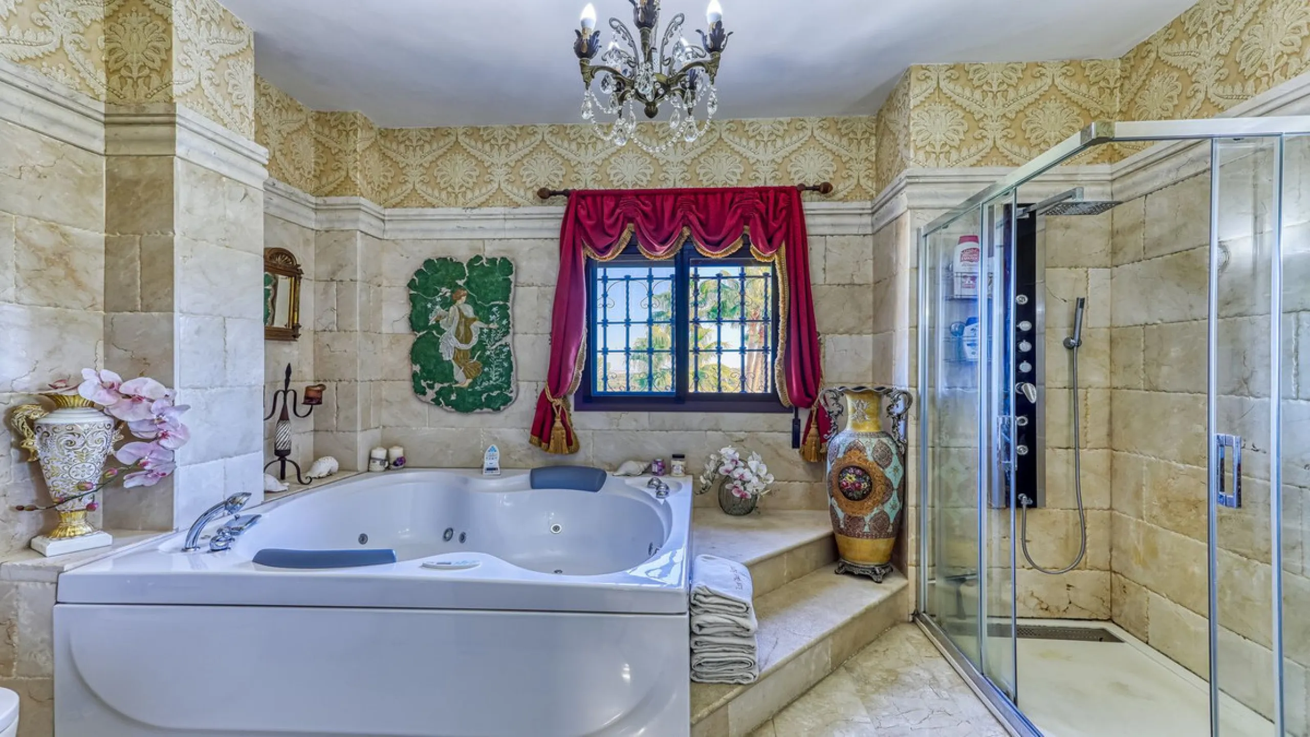 House - Finca - Cortijo в продаже в Alhaurín de la Torre, Málaga. В доме 8 спален и 6 ванных комнат. Площадь дома 659 м². Площадь участка 4613 м²