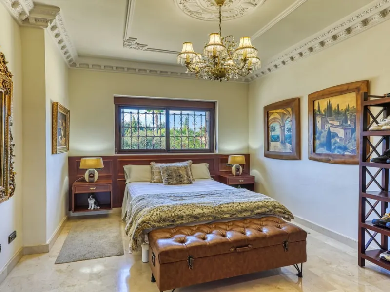 House - Finca - Cortijo в продаже в Alhaurín de la Torre, Málaga. В доме 8 спален и 6 ванных комнат. Площадь дома 659 м². Площадь участка 4613 м²