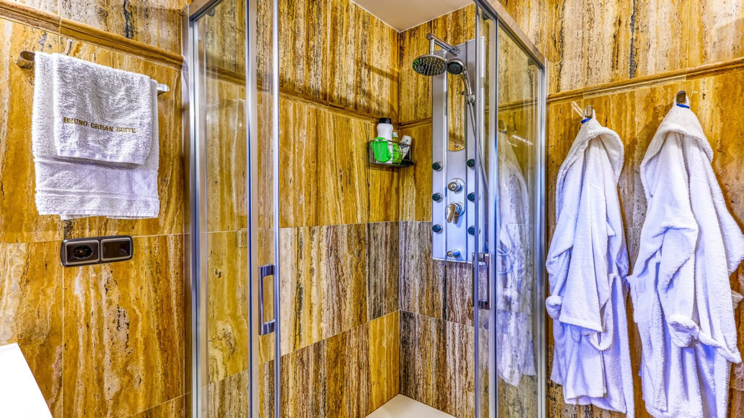 House - Finca - Cortijo в продаже в Alhaurín de la Torre, Málaga. В доме 8 спален и 6 ванных комнат. Площадь дома 659 м². Площадь участка 4613 м²