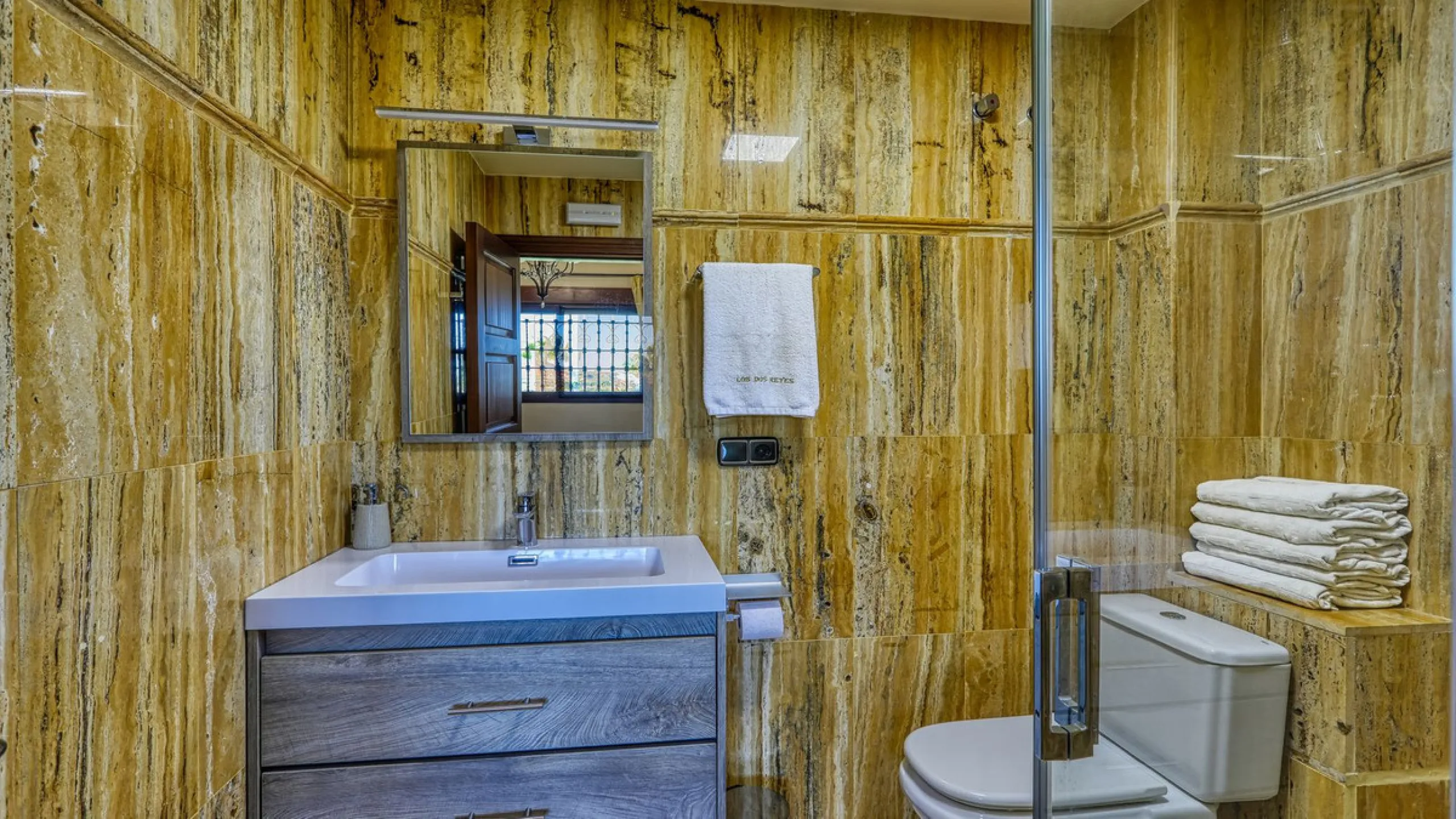 House - Finca - Cortijo в продаже в Alhaurín de la Torre, Málaga. В доме 8 спален и 6 ванных комнат. Площадь дома 659 м². Площадь участка 4613 м²