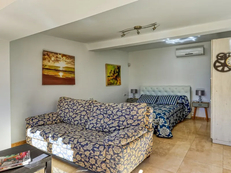 House - Finca - Cortijo в продаже в Alhaurín de la Torre, Málaga. В доме 8 спален и 6 ванных комнат. Площадь дома 659 м². Площадь участка 4613 м²