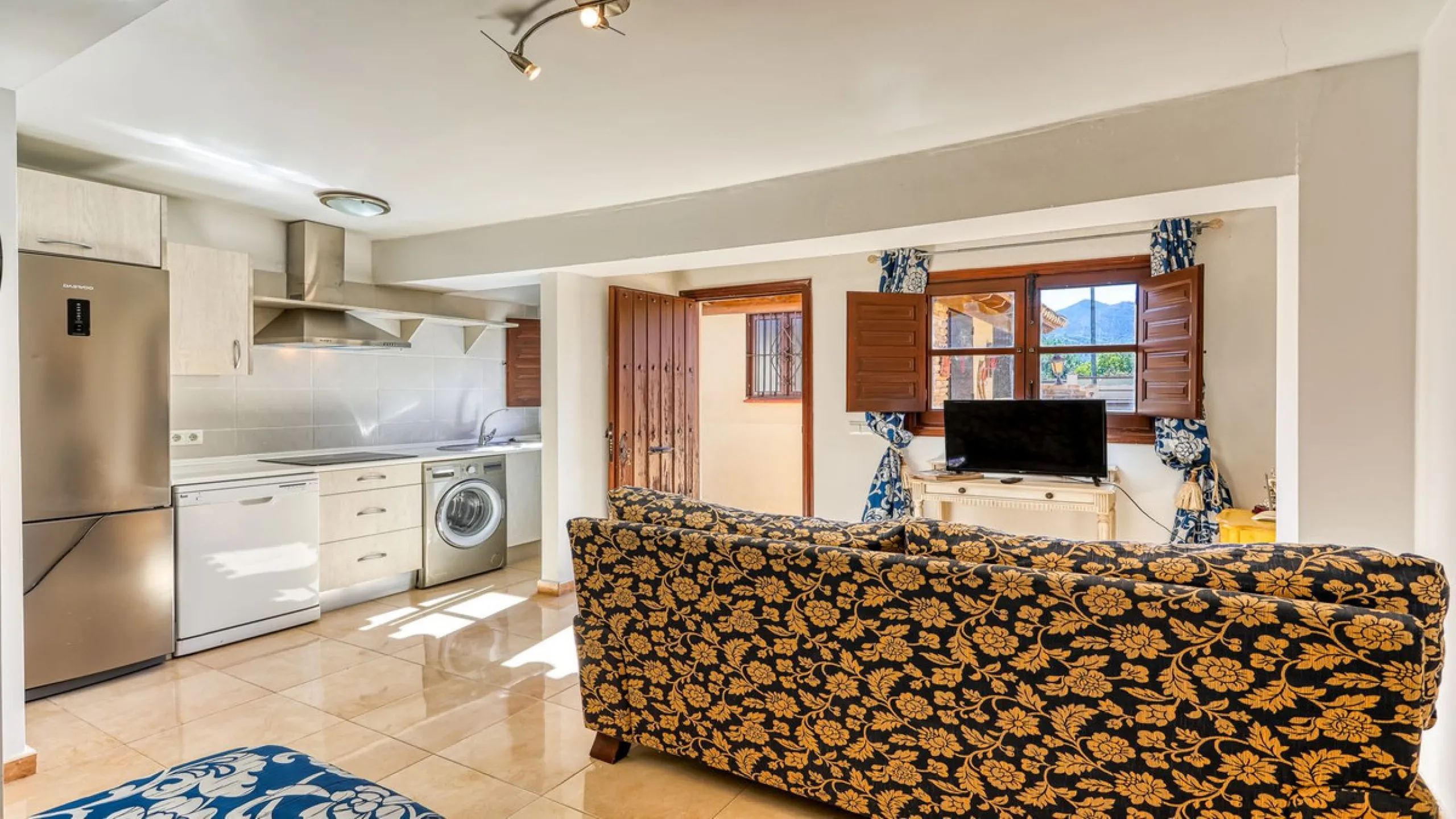 House - Finca - Cortijo в продаже в Alhaurín de la Torre, Málaga. В доме 8 спален и 6 ванных комнат. Площадь дома 659 м². Площадь участка 4613 м²