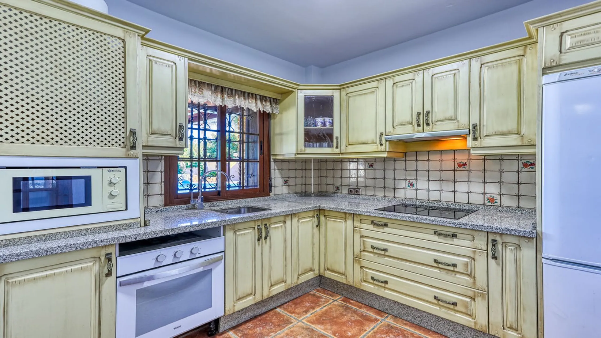 House - Finca - Cortijo в продаже в Alhaurín de la Torre, Málaga. В доме 8 спален и 6 ванных комнат. Площадь дома 659 м². Площадь участка 4613 м²