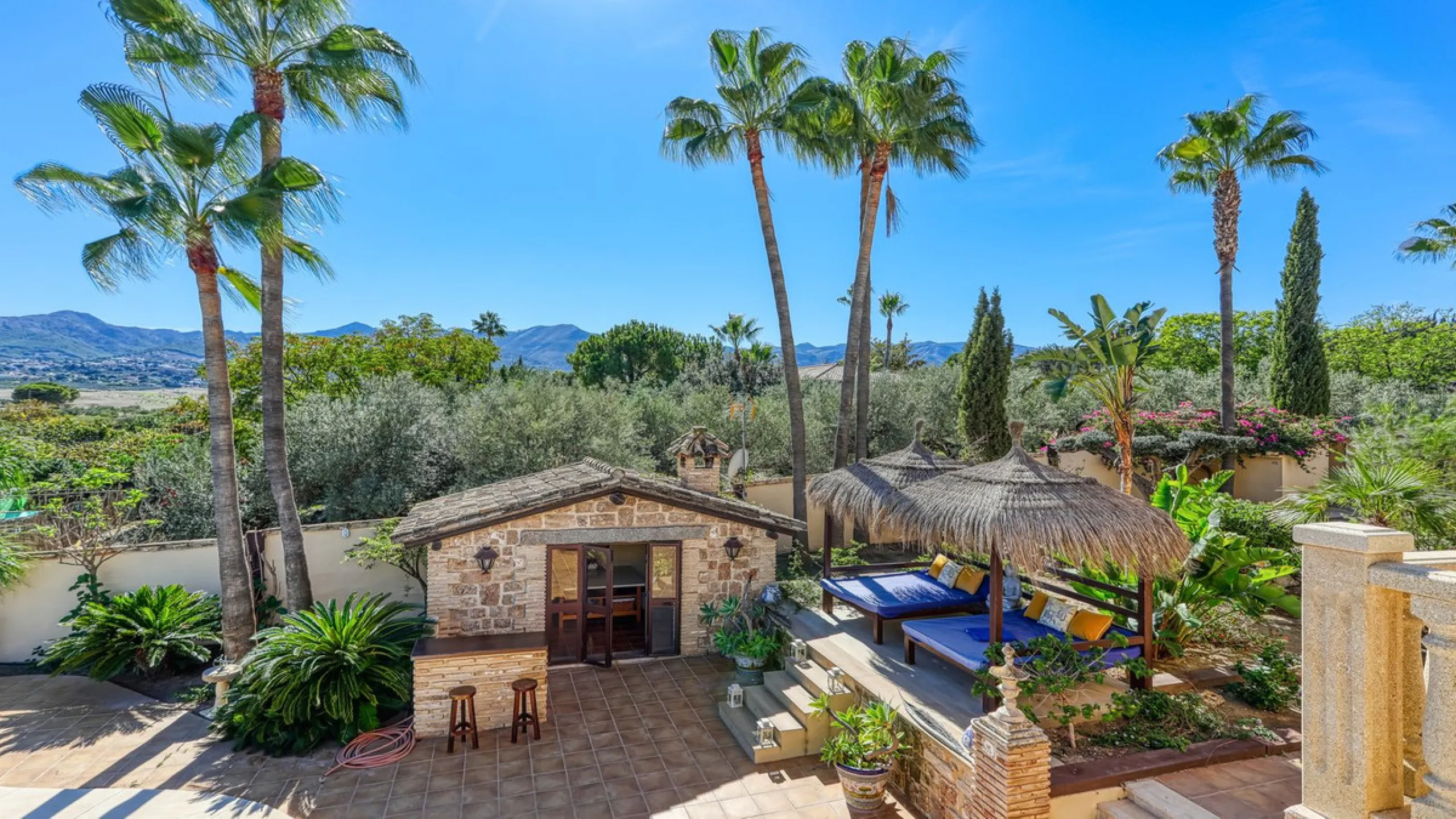 House - Finca - Cortijo в продаже в Alhaurín de la Torre, Málaga. В доме 8 спален и 6 ванных комнат. Площадь дома 659 м². Площадь участка 4613 м²