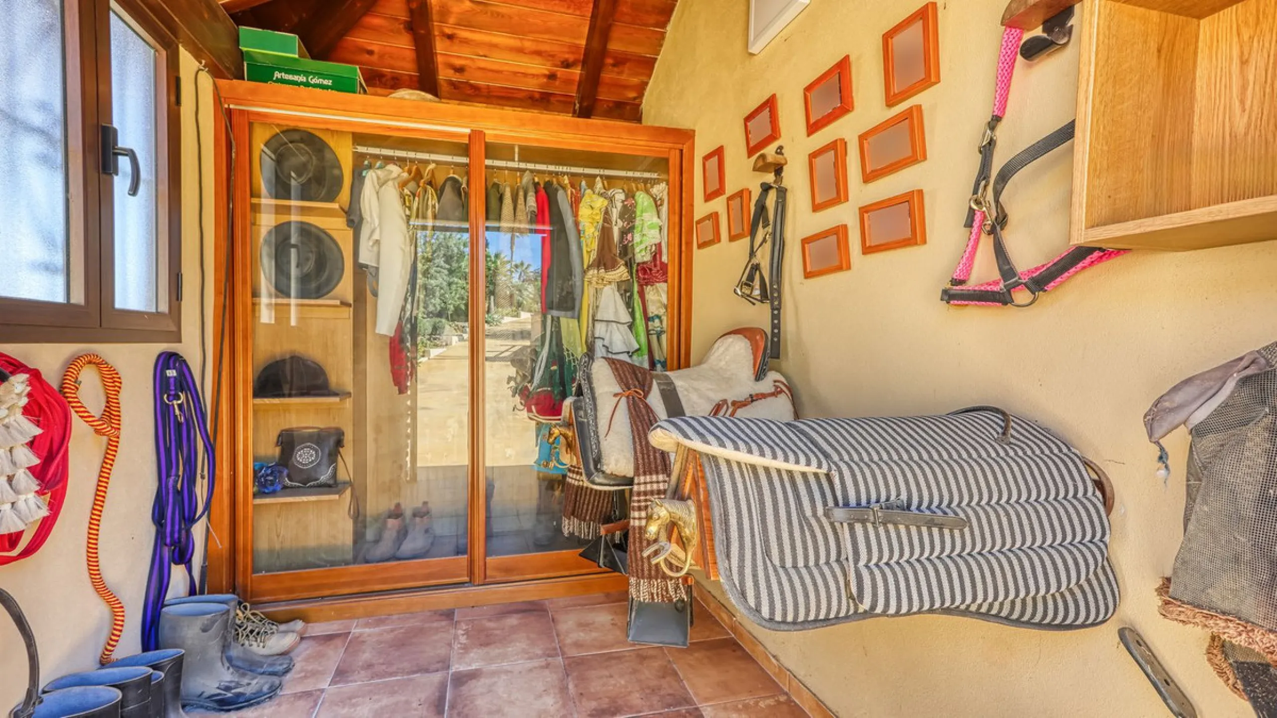 House - Finca - Cortijo в продаже в Alhaurín de la Torre, Málaga. В доме 8 спален и 6 ванных комнат. Площадь дома 659 м². Площадь участка 4613 м²