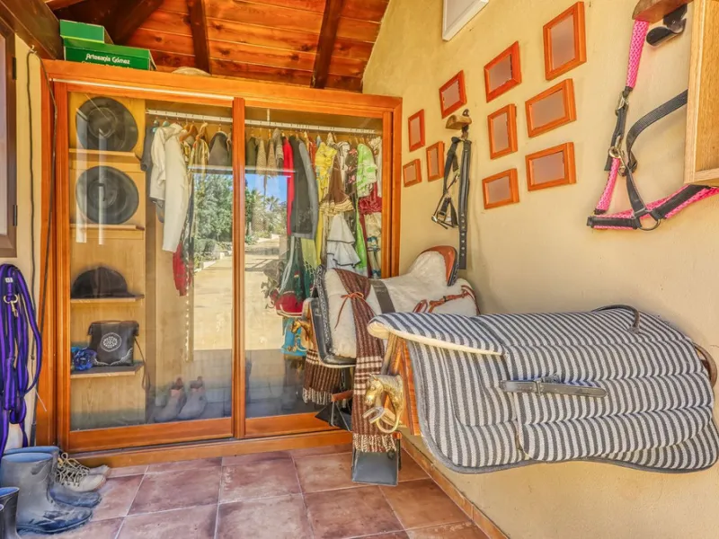 House - Finca - Cortijo в продаже в Alhaurín de la Torre, Málaga. В доме 8 спален и 6 ванных комнат. Площадь дома 659 м². Площадь участка 4613 м²