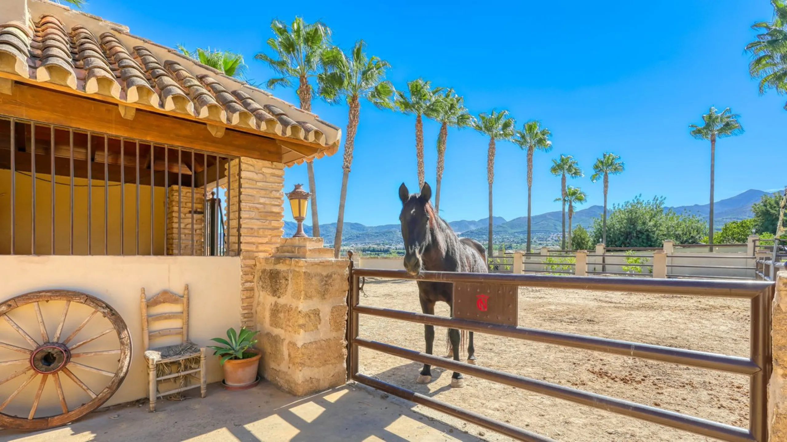 House - Finca - Cortijo в продаже в Alhaurín de la Torre, Málaga. В доме 8 спален и 6 ванных комнат. Площадь дома 659 м². Площадь участка 4613 м²
