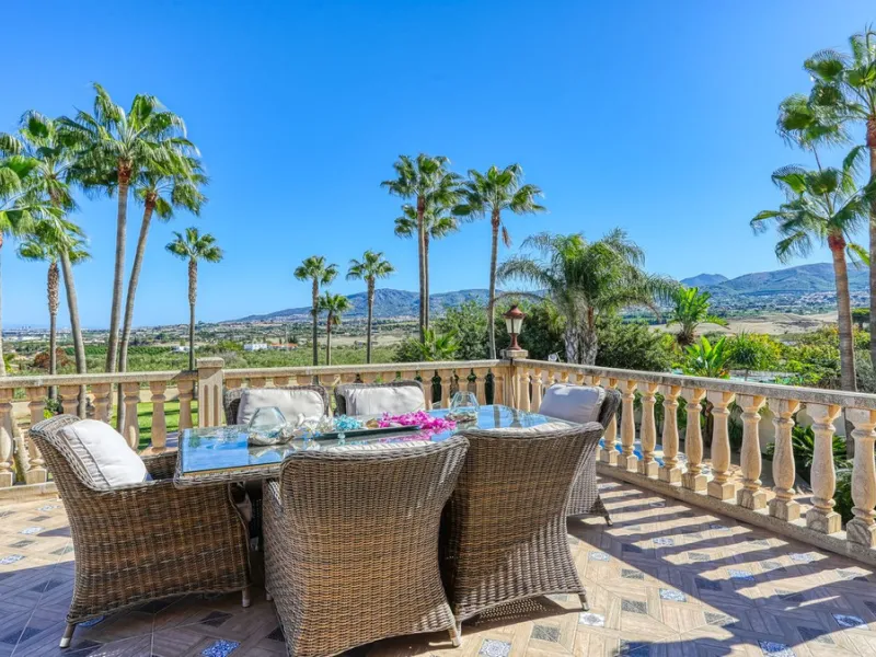 House - Finca - Cortijo в продаже в Alhaurín de la Torre, Málaga. В доме 8 спален и 6 ванных комнат. Площадь дома 659 м². Площадь участка 4613 м²