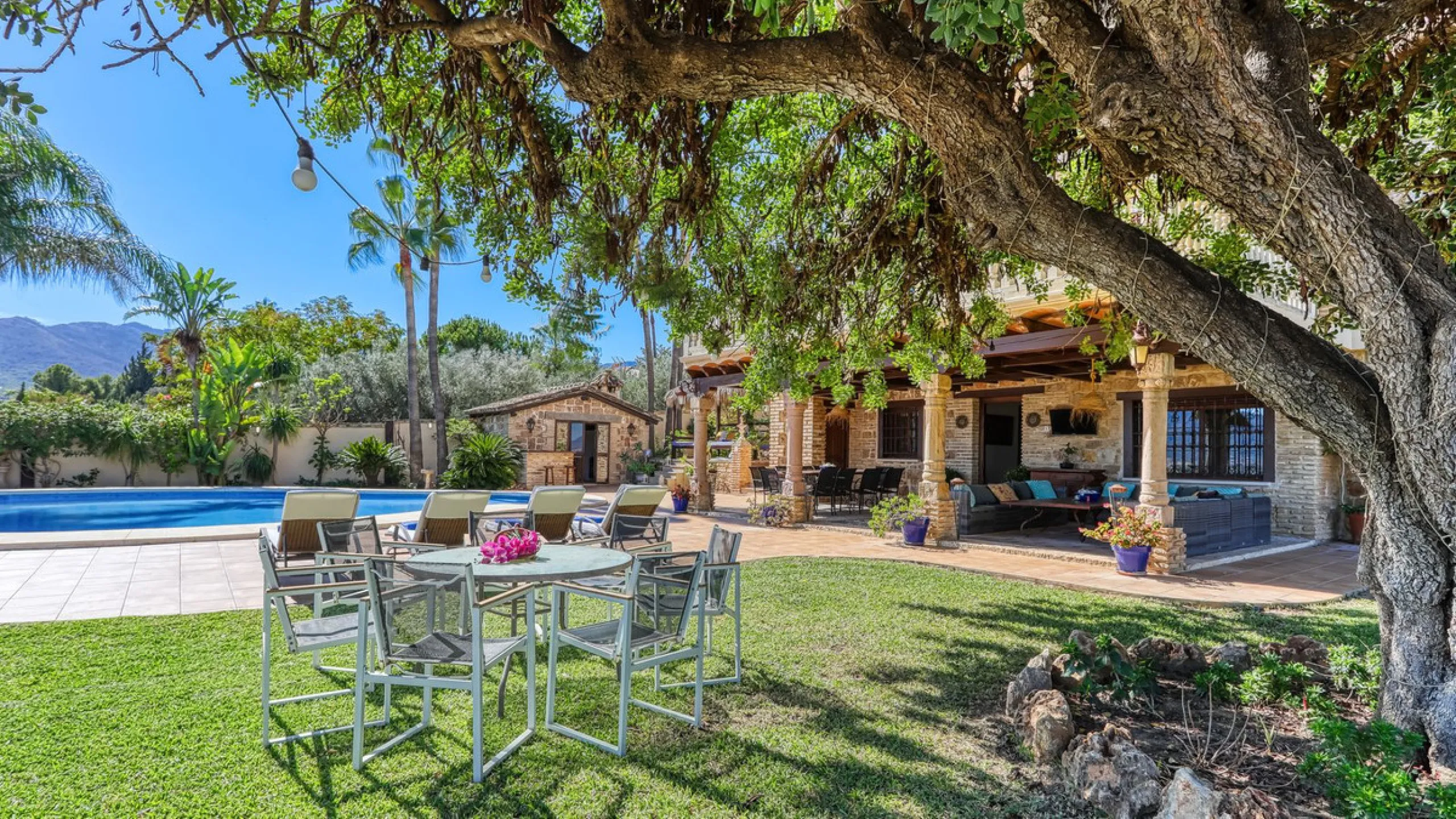 House - Finca - Cortijo в продаже в Alhaurín de la Torre, Málaga. В доме 8 спален и 6 ванных комнат. Площадь дома 659 м². Площадь участка 4613 м²
