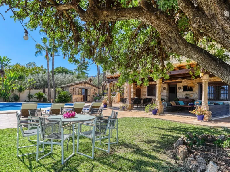 House - Finca - Cortijo в продаже в Alhaurín de la Torre, Málaga. В доме 8 спален и 6 ванных комнат. Площадь дома 659 м². Площадь участка 4613 м²
