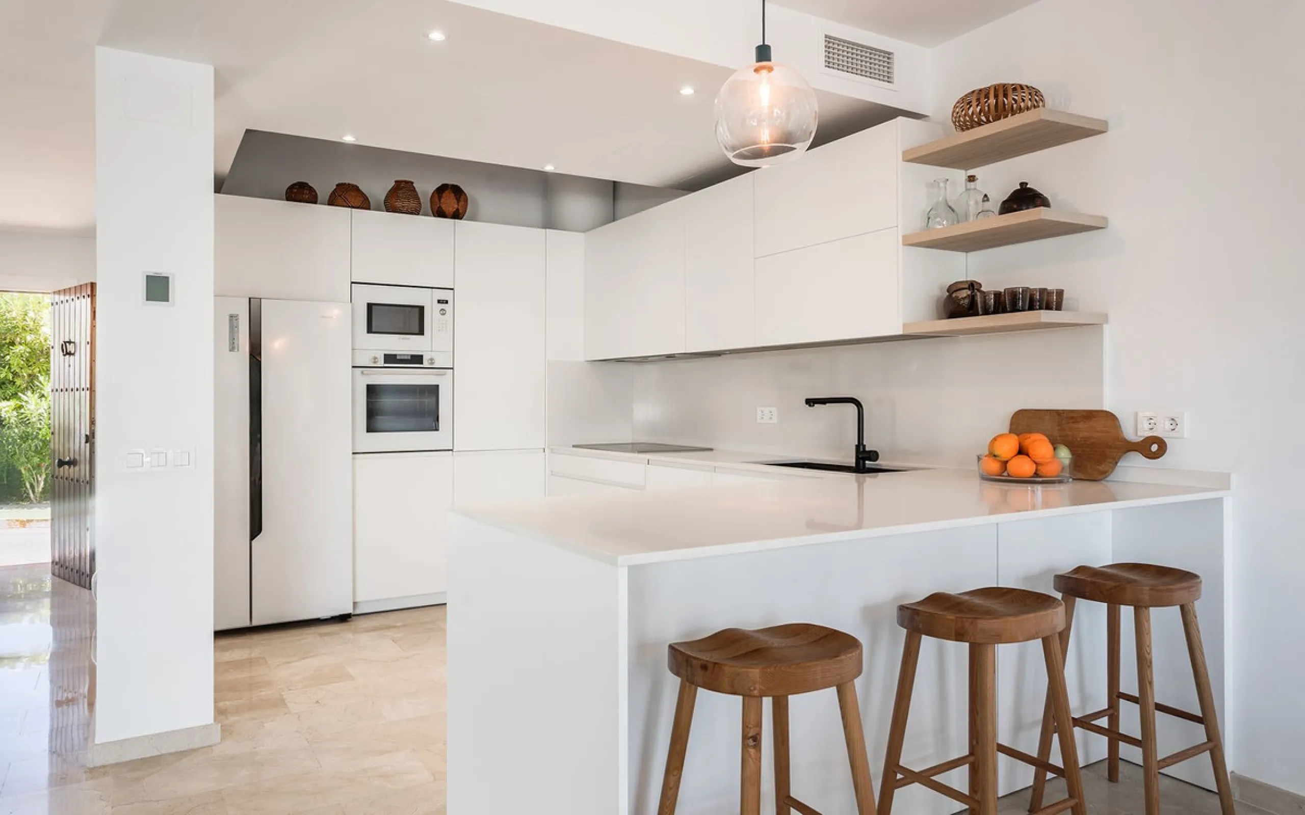 House - Townhouse в продаже в Benahavís, Málaga. В доме 4 спален и 4 ванных комнат. Площадь дома 283 м²