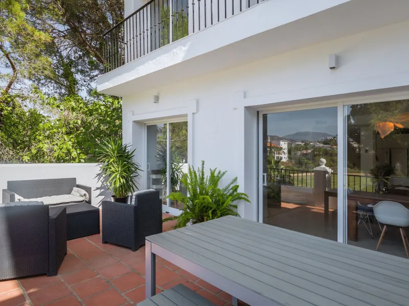 House - Townhouse в продаже в Benahavís, Málaga. В доме 4 спален и 4 ванных комнат. Площадь дома 283 м²
