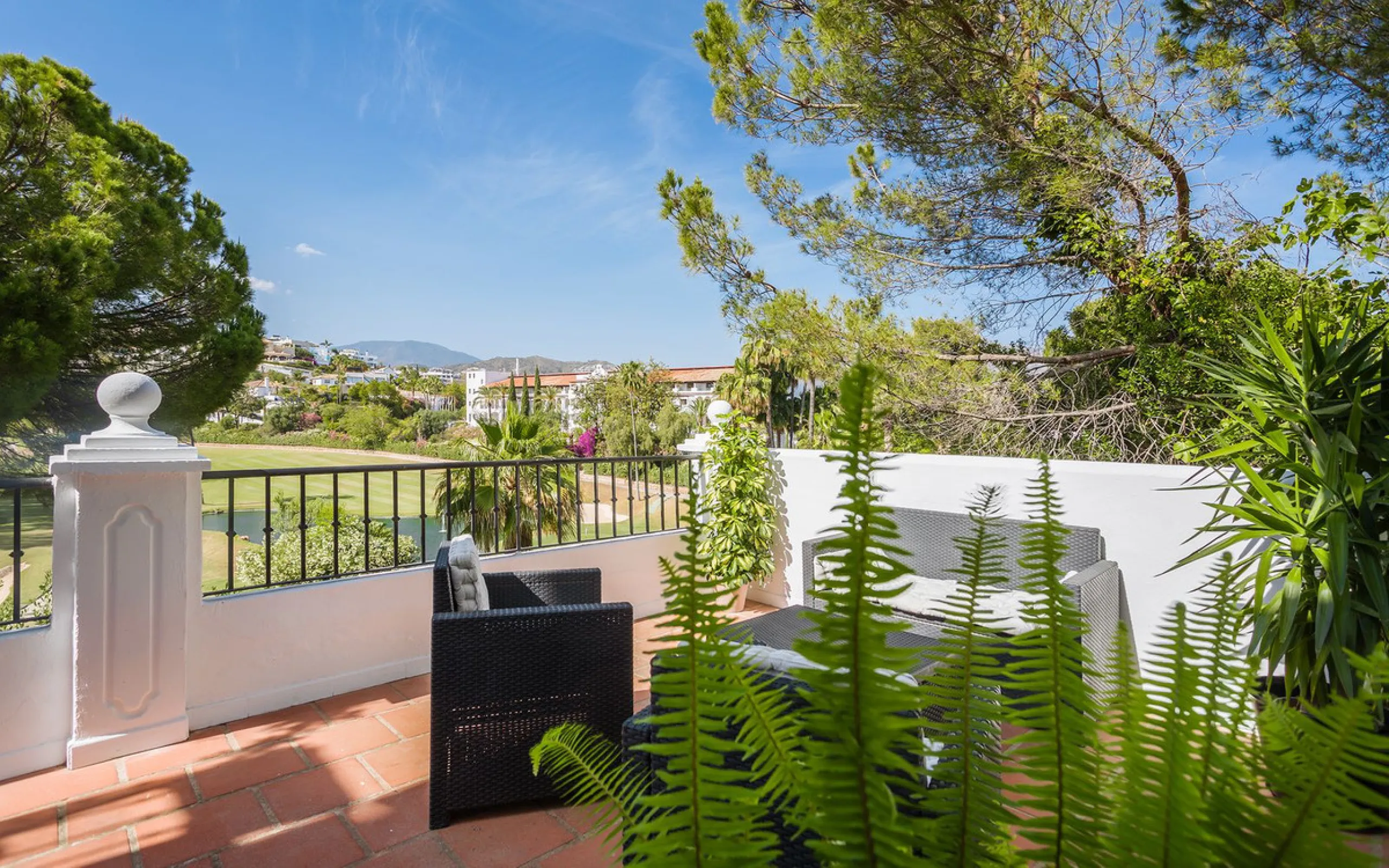 House - Townhouse в продаже в Benahavís, Málaga. В доме 4 спален и 4 ванных комнат. Площадь дома 283 м²