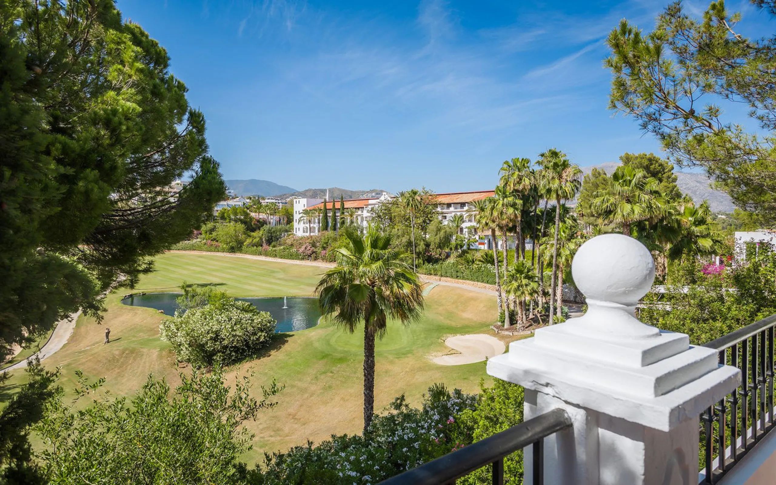 House - Townhouse в продаже в Benahavís, Málaga. В доме 4 спален и 4 ванных комнат. Площадь дома 283 м²