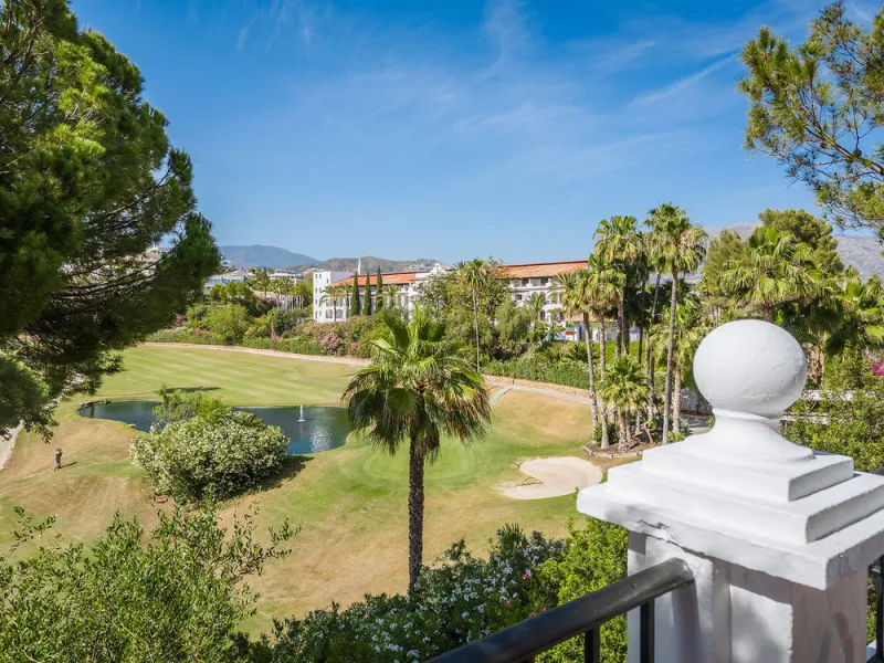 House - Townhouse в продаже в Benahavís, Málaga. В доме 4 спален и 4 ванных комнат. Площадь дома 283 м²