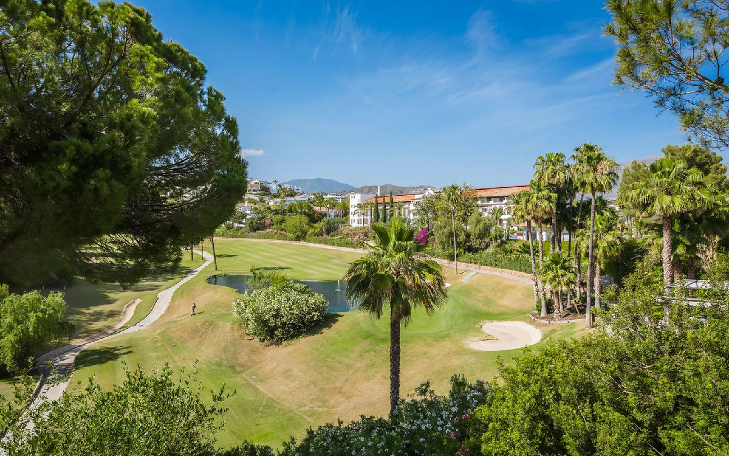 House - Townhouse в продаже в Benahavís, Málaga. В доме 4 спален и 4 ванных комнат. Площадь дома 283 м²