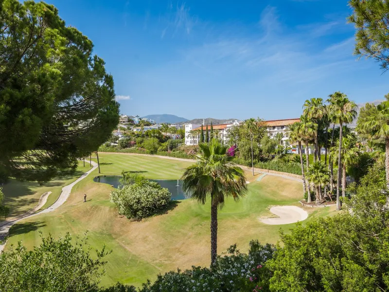 House - Townhouse в продаже в Benahavís, Málaga. В доме 4 спален и 4 ванных комнат. Площадь дома 283 м²