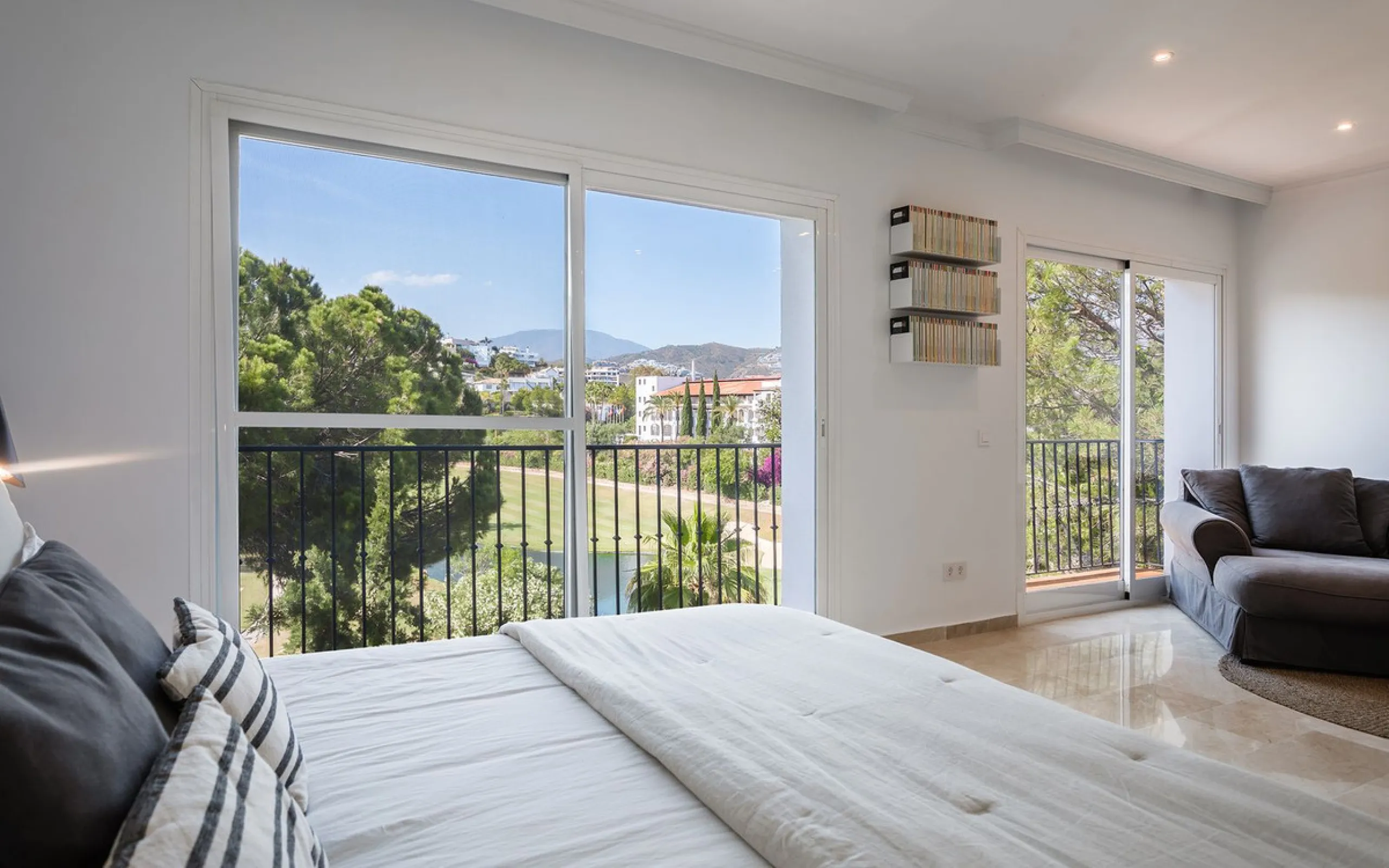 House - Townhouse в продаже в Benahavís, Málaga. В доме 4 спален и 4 ванных комнат. Площадь дома 283 м²
