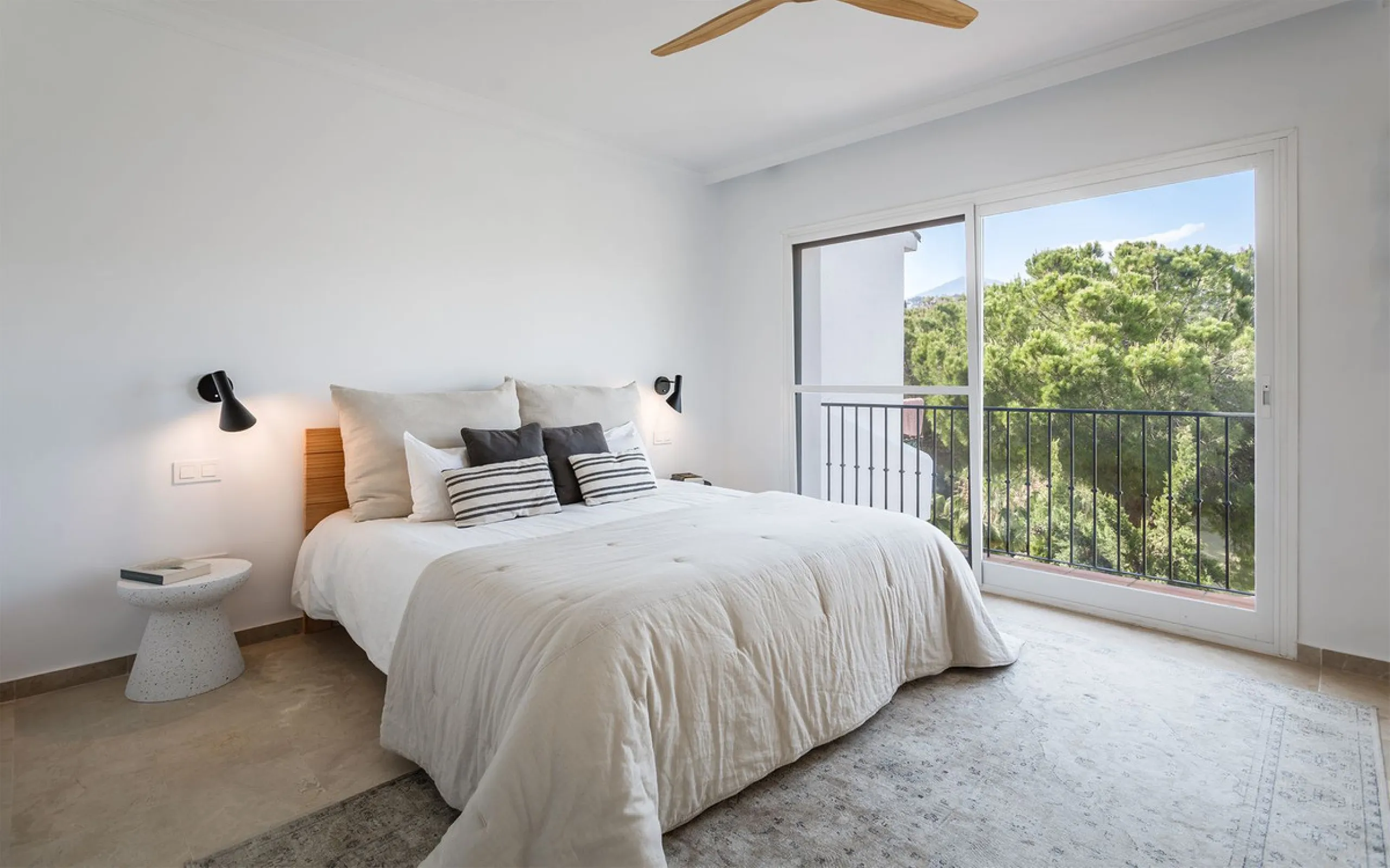 House - Townhouse в продаже в Benahavís, Málaga. В доме 4 спален и 4 ванных комнат. Площадь дома 283 м²