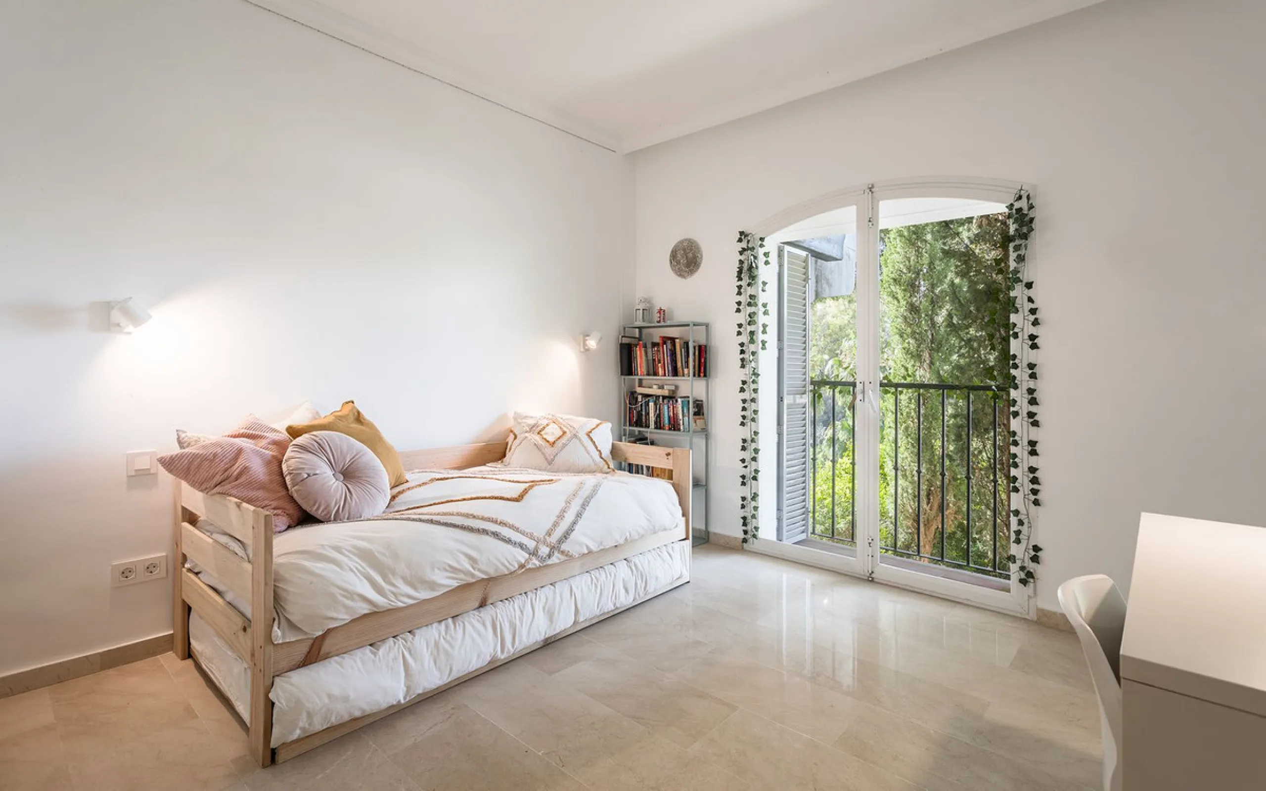 House - Townhouse в продаже в Benahavís, Málaga. В доме 4 спален и 4 ванных комнат. Площадь дома 283 м²