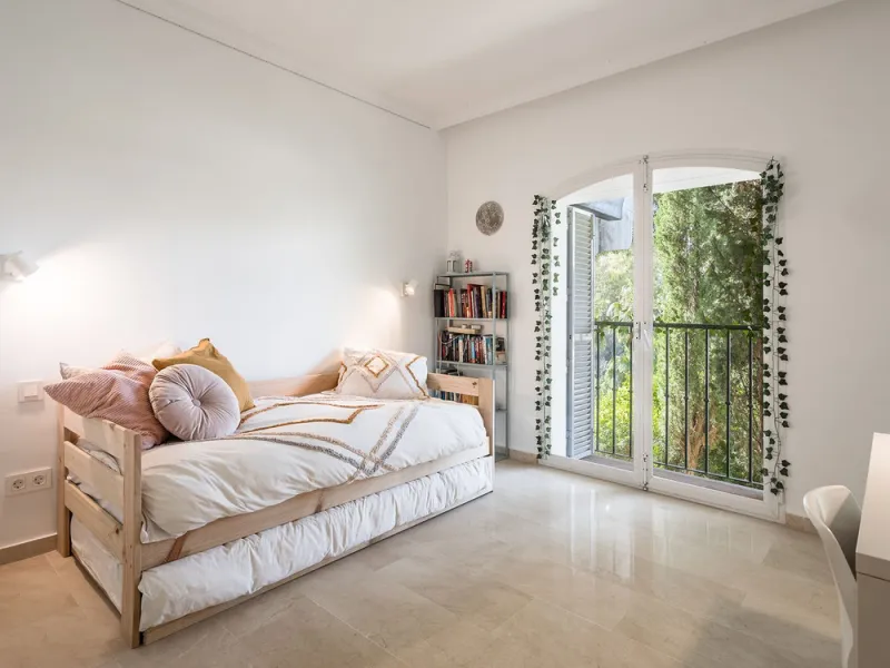 House - Townhouse в продаже в Benahavís, Málaga. В доме 4 спален и 4 ванных комнат. Площадь дома 283 м²