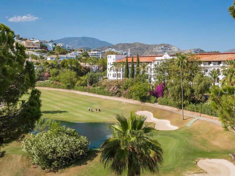 House - Townhouse в продаже в Benahavís, Málaga. В доме 4 спален и 4 ванных комнат. Площадь дома 283 м²