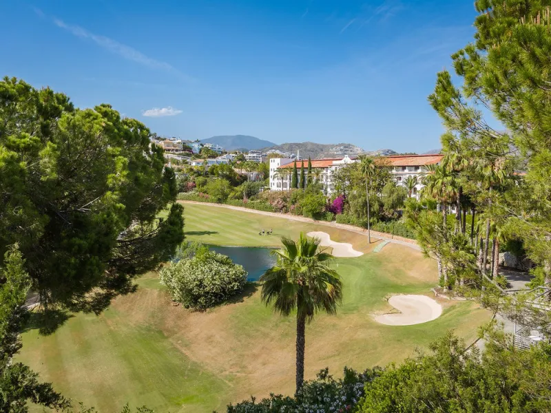 House - Townhouse в продаже в Benahavís, Málaga. В доме 4 спален и 4 ванных комнат. Площадь дома 283 м²