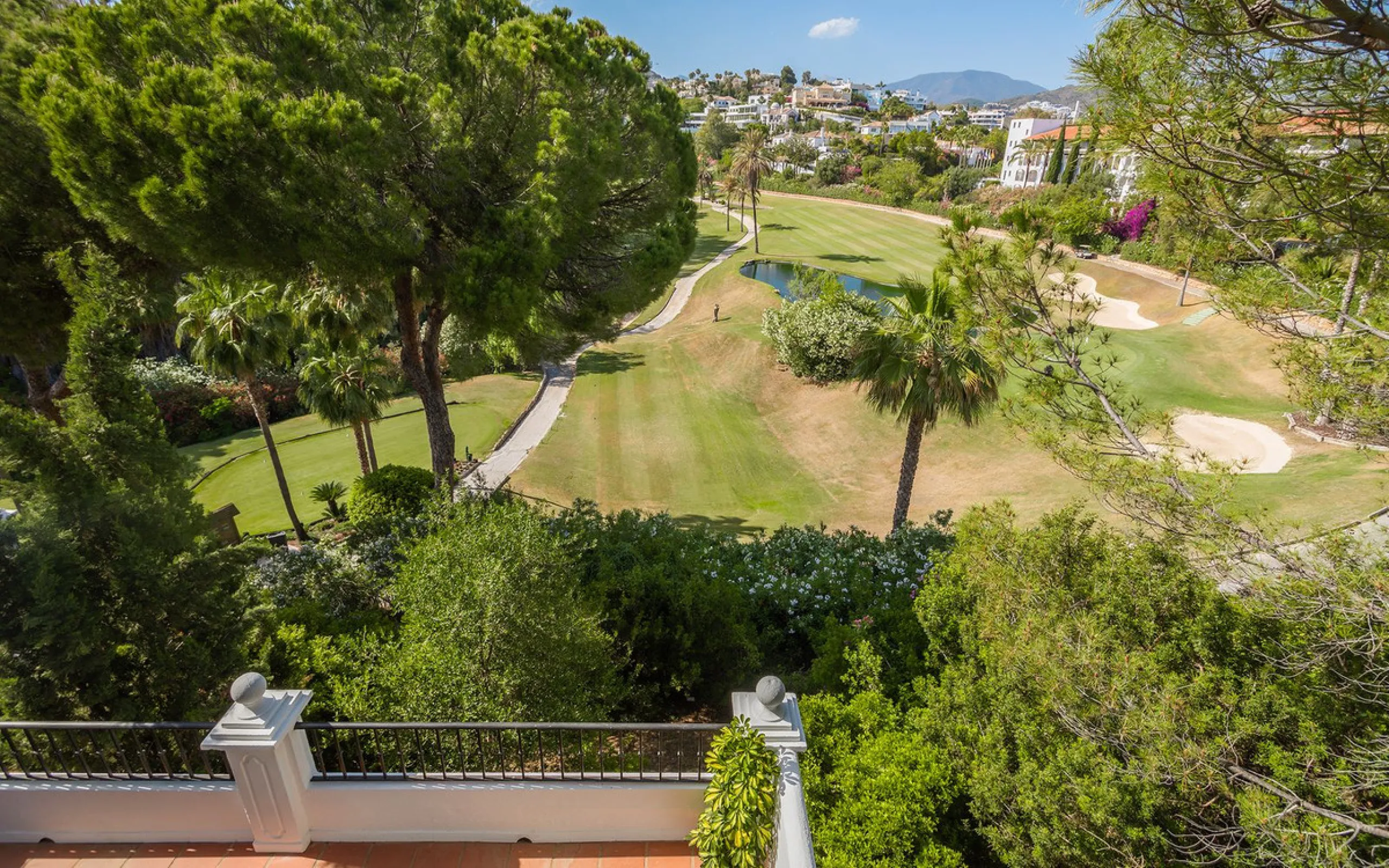 House - Townhouse в продаже в Benahavís, Málaga. В доме 4 спален и 4 ванных комнат. Площадь дома 283 м²