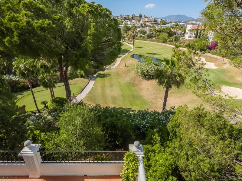 House - Townhouse в продаже в Benahavís, Málaga. В доме 4 спален и 4 ванных комнат. Площадь дома 283 м²