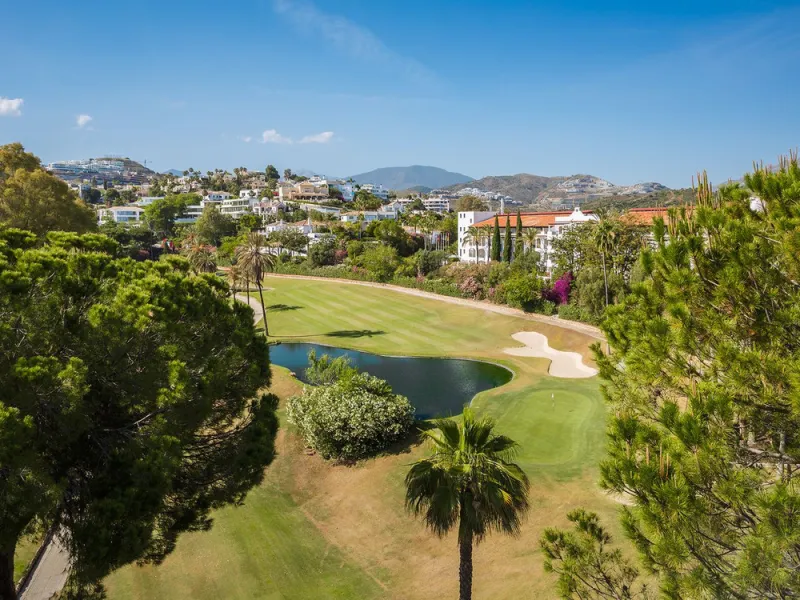 House - Townhouse в продаже в Benahavís, Málaga. В доме 4 спален и 4 ванных комнат. Площадь дома 283 м²