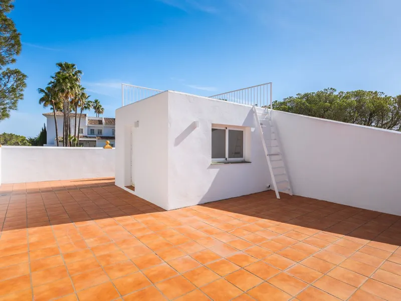 House - Townhouse в продаже в Benahavís, Málaga. В доме 4 спален и 4 ванных комнат. Площадь дома 283 м²