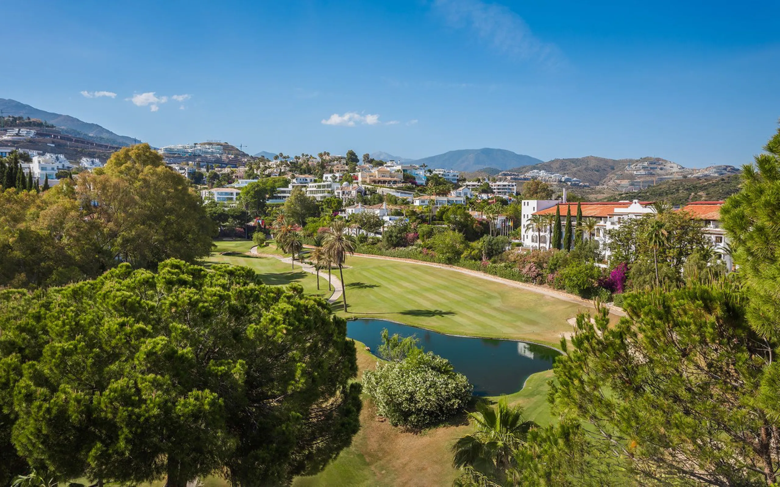 House - Townhouse в продаже в Benahavís, Málaga. В доме 4 спален и 4 ванных комнат. Площадь дома 283 м²