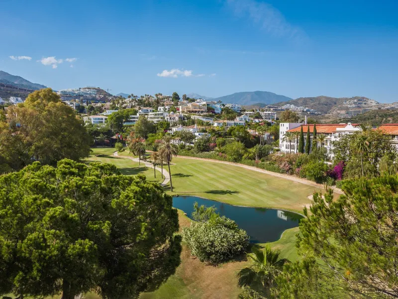 House - Townhouse в продаже в Benahavís, Málaga. В доме 4 спален и 4 ванных комнат. Площадь дома 283 м²