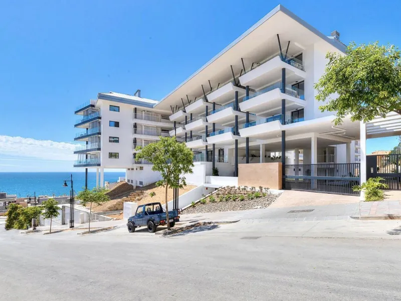 REDUCED - Stunning 2 bed duplex Penthouse only 100m to beach, shops & restaurants, with breathtaking 180º Mediterranean sea views. Set in exclusive El Higueron luxury Sports / Spa community with own beach Club.