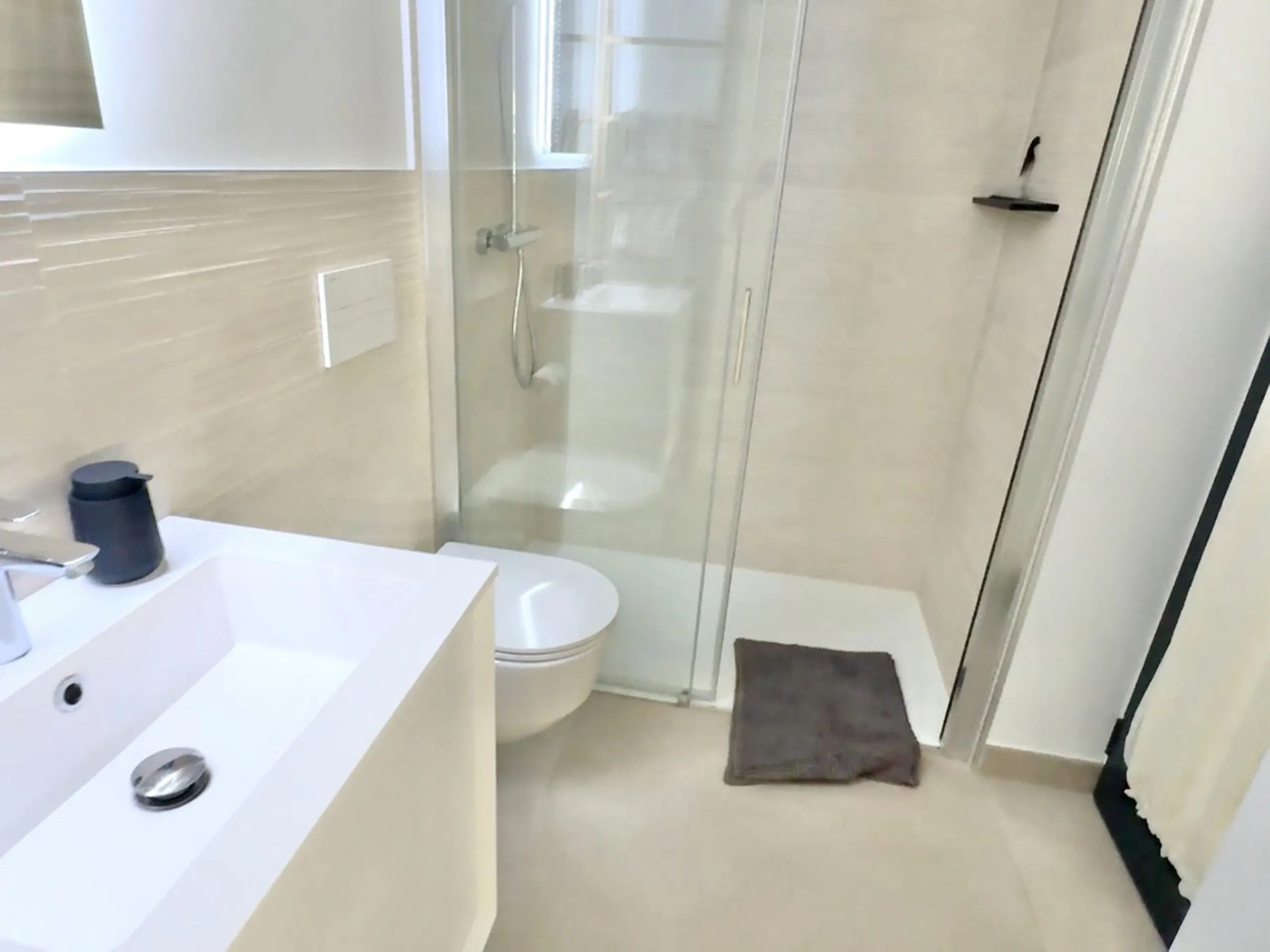 REDUCED - Stunning 2 bed duplex Penthouse only 100m to beach, shops & restaurants, with breathtaking 180º Mediterranean sea views. Set in exclusive El Higueron luxury Sports / Spa community with own beach Club.